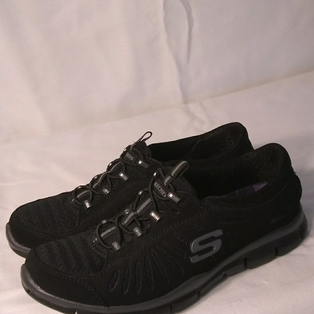Skechers tennis shoes